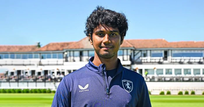অভিষেকে ই‌ংলিশ কাউন্টি রাঙালেন বাংলাদেশের হাসান মাহমুদ